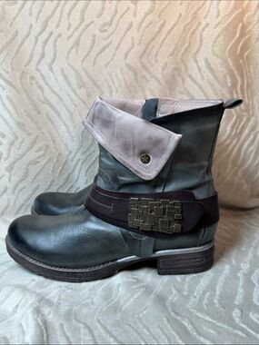 New! Colima Made in Spain Leather Boots Gray & Brown Size 39